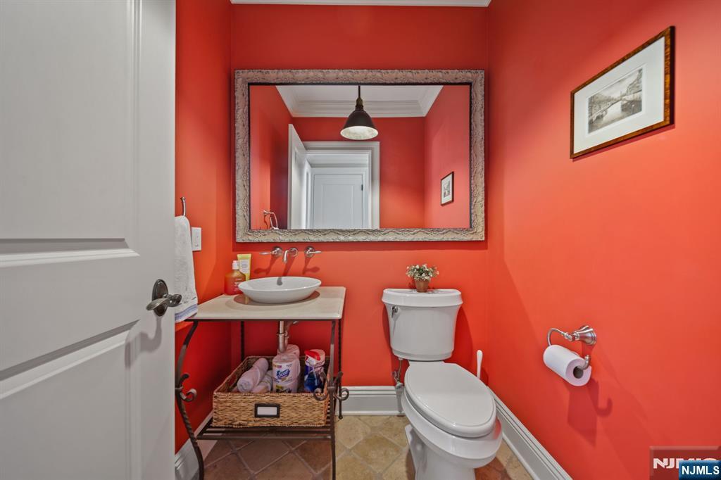 43 Beverly Road Hillsdale, NJ 07642 - Photo 9 of 48