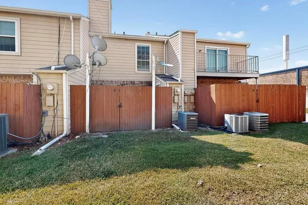 $1,675 | 2500 East Park Boulevard, Unit U3, Plano, TX 75074