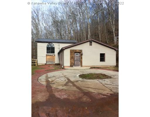 1681 North Grapevine Road Charleston, WV 25320 - Photo 1 of 7 Exterior Front.