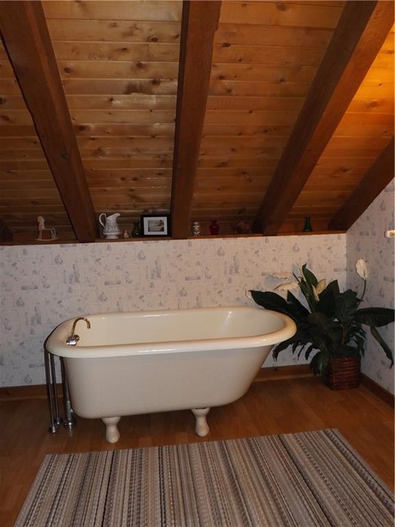 167 Bonniebrook Road Butler, PA 16002 - Photo 22 of 25 a bathroom with a bathtub and potted plant