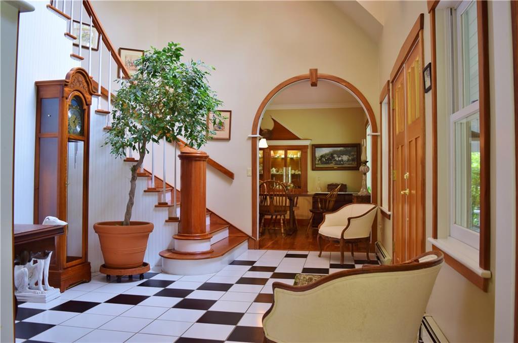 20 Old Sea Point Road Cape Elizabeth, ME 04107 - Photo 4 of 35 Front hallway