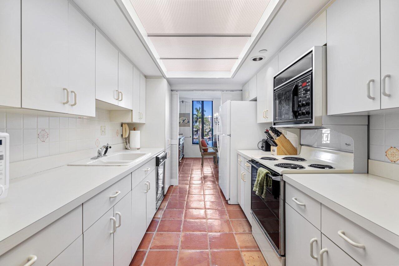 120 Southeast 5th Avenue, Unit 319 Boca Raton, FL 33432 - Photo 13 of 43 010-120Southeast5thAvenue-BocaRaton-FL-3