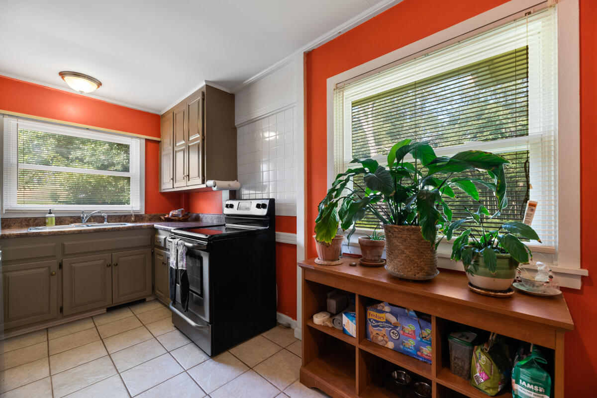 175 Outer Drive Oak Ridge, TN 37830 - Photo 9 of 21 Kitchen