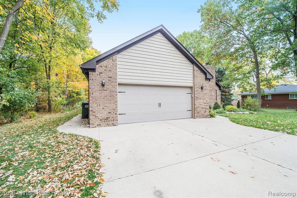 2631 Harrington Road Rochester Hills, MI 48307 - Photo 5 of 38