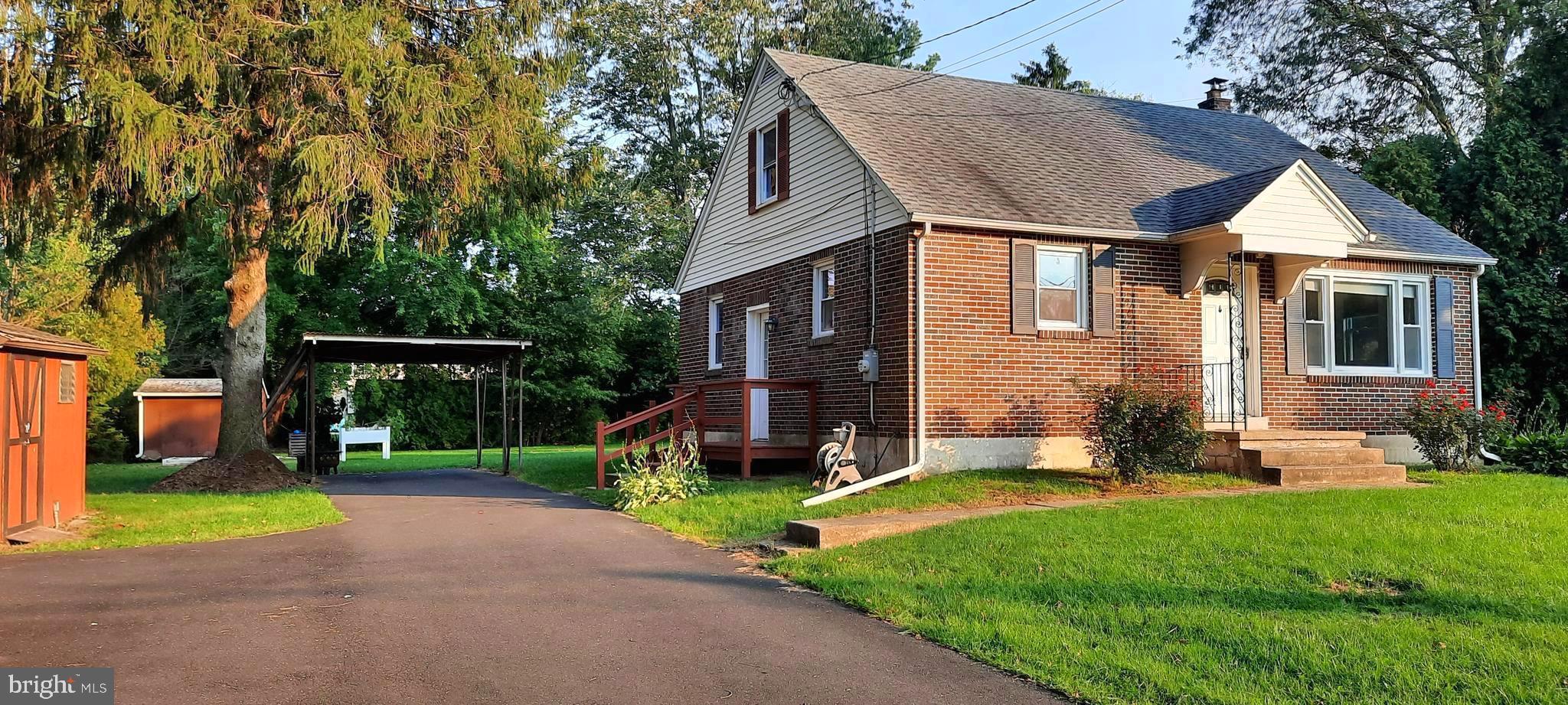 431 West Orvilla Road Hatfield, PA 19440 - Photo 2 of 31 Driveway andCarport