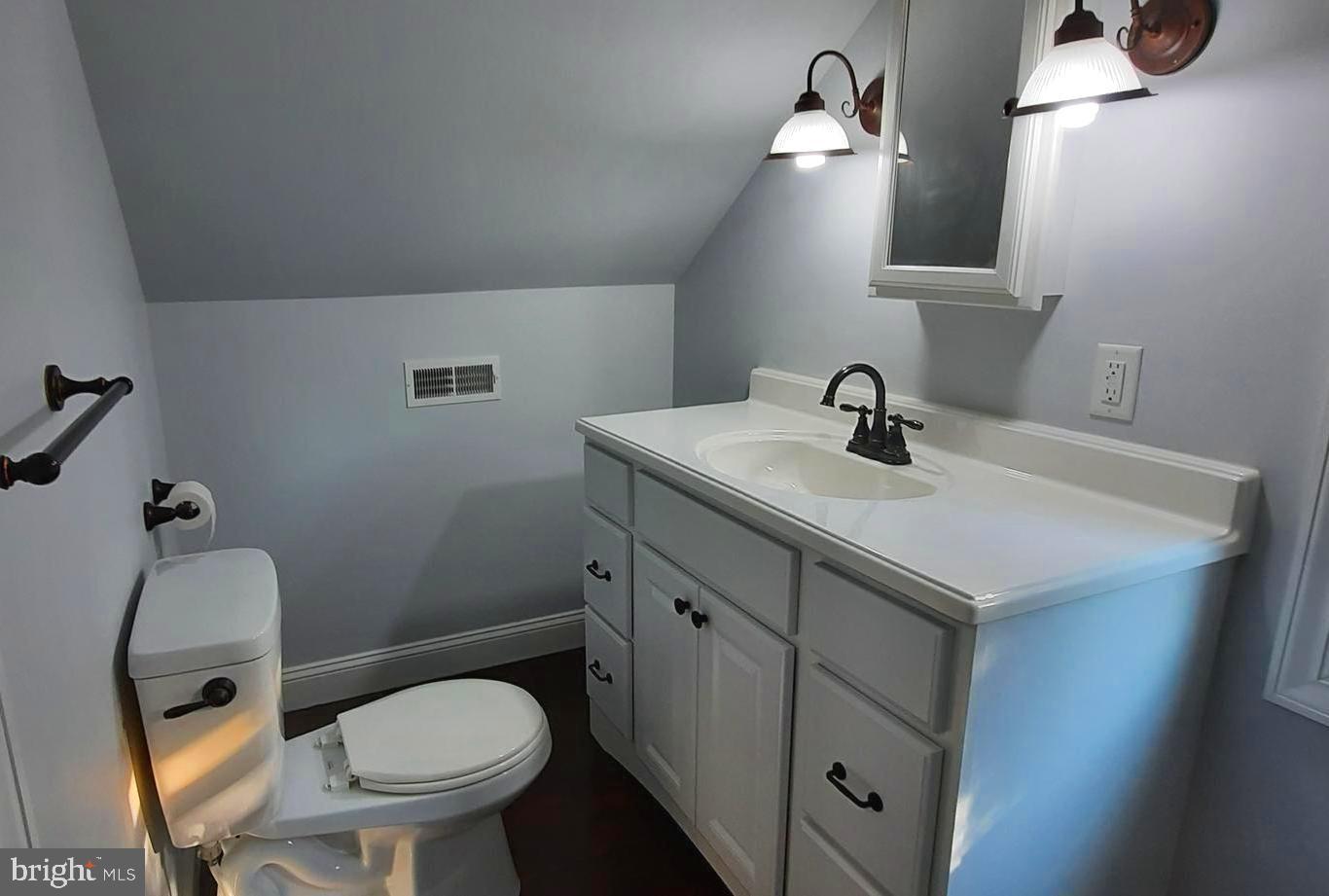431 West Orvilla Road Hatfield, PA 19440 - Photo 20 of 31 2nd Level Bathroom