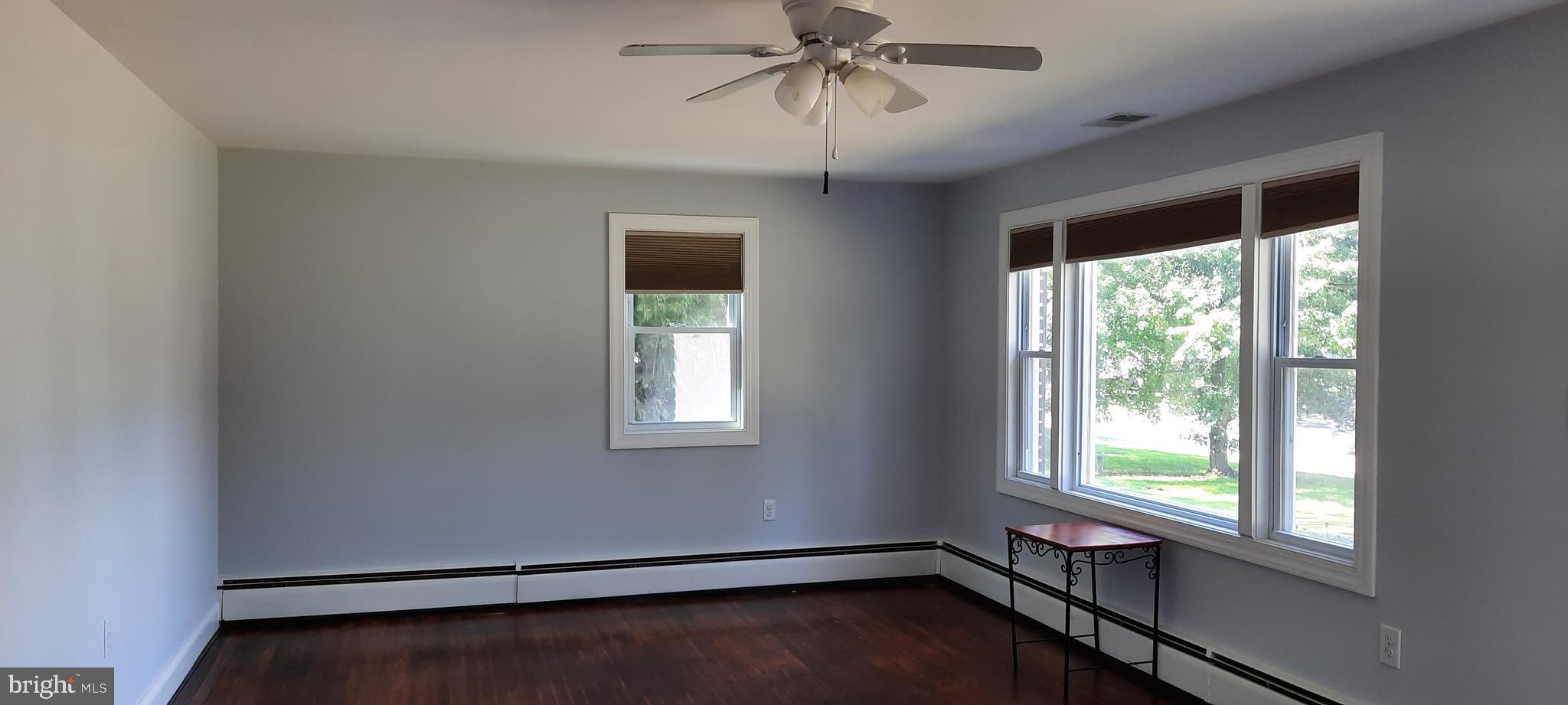 431 West Orvilla Road Hatfield, PA 19440 - Photo 5 of 31 Living Room