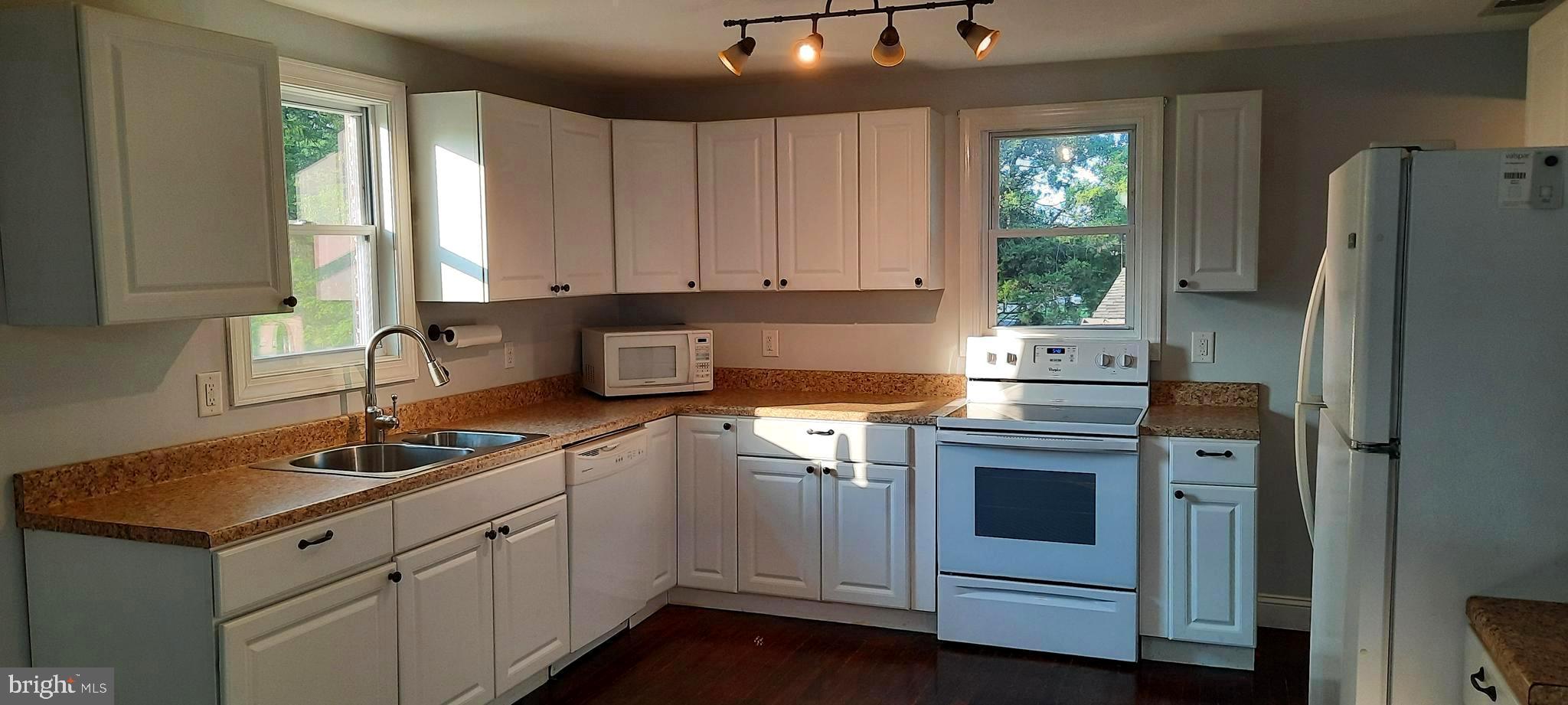 431 West Orvilla Road Hatfield, PA 19440 - Photo 8 of 31 Kitchen