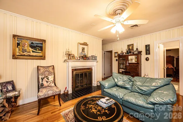 $419,900 | 1724 2nd Avenue Northwest, Hickory, NC 28601