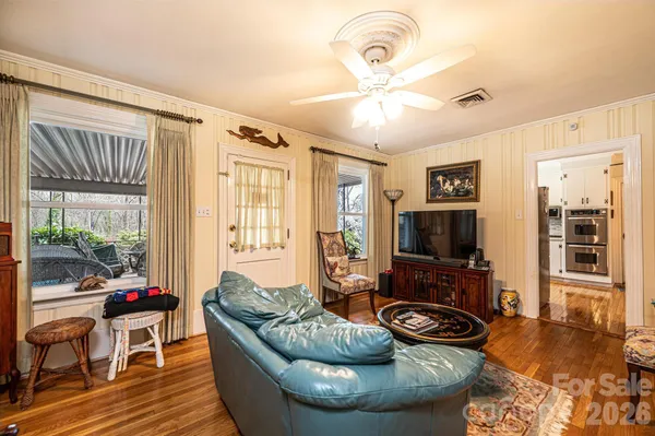 $419,900 | 1724 2nd Avenue Northwest, Hickory, NC 28601