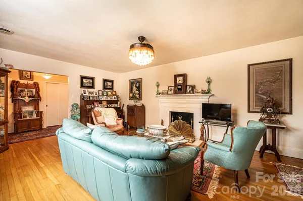$419,900 | 1724 2nd Avenue Northwest, Hickory, NC 28601