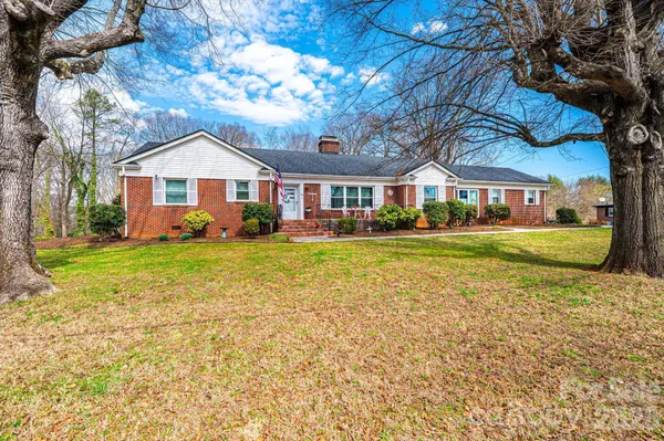 $419,900 | 1724 2nd Avenue Northwest, Hickory, NC 28601