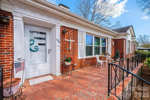 $419,900 | 1724 2nd Avenue Northwest, Hickory, NC 28601