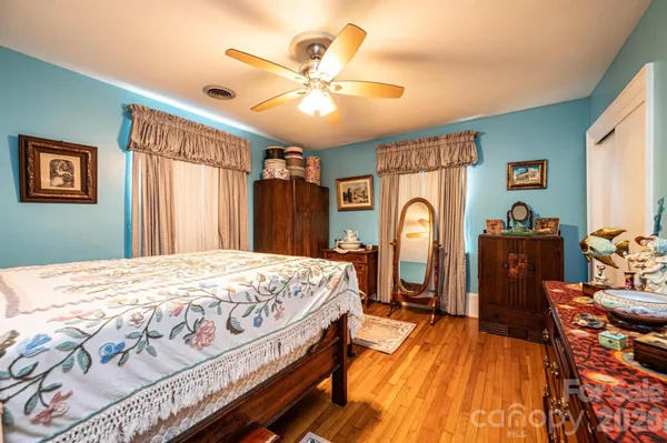 $419,900 | 1724 2nd Avenue Northwest, Hickory, NC 28601