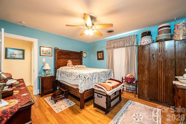 $419,900 | 1724 2nd Avenue Northwest, Hickory, NC 28601