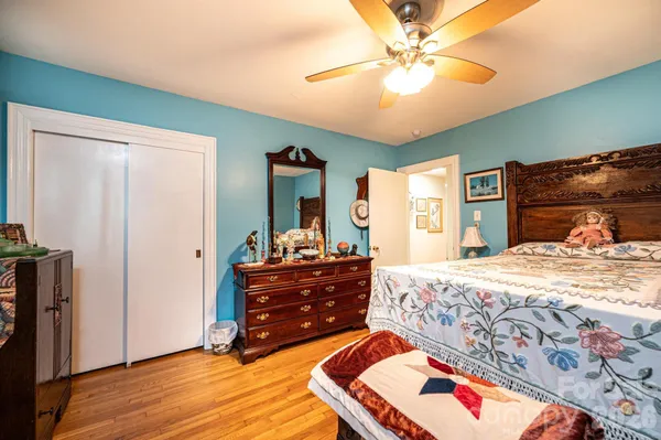 $419,900 | 1724 2nd Avenue Northwest, Hickory, NC 28601