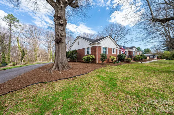 $419,900 | 1724 2nd Avenue Northwest, Hickory, NC 28601