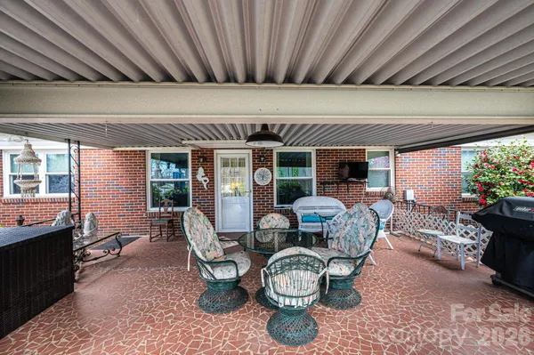 $419,900 | 1724 2nd Avenue Northwest, Hickory, NC 28601