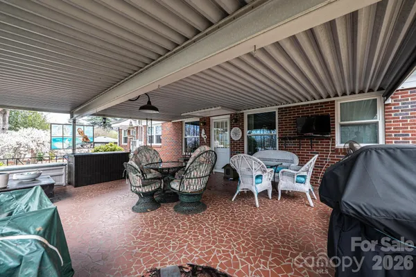 $419,900 | 1724 2nd Avenue Northwest, Hickory, NC 28601