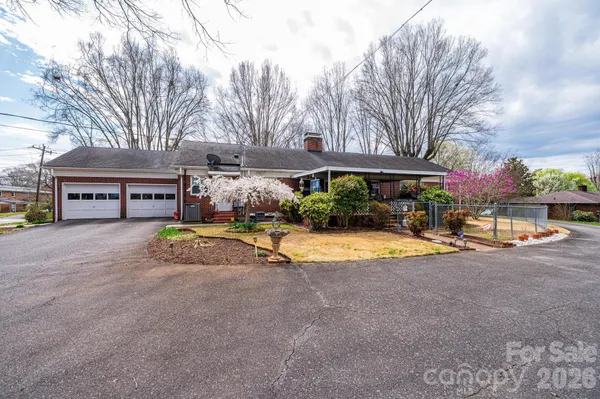 $419,900 | 1724 2nd Avenue Northwest, Hickory, NC 28601