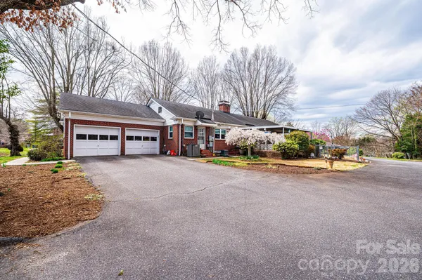 $419,900 | 1724 2nd Avenue Northwest, Hickory, NC 28601