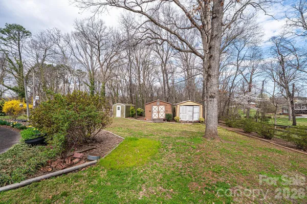$419,900 | 1724 2nd Avenue Northwest, Hickory, NC 28601