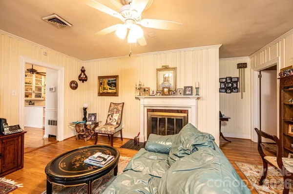 $419,900 | 1724 2nd Avenue Northwest, Hickory, NC 28601