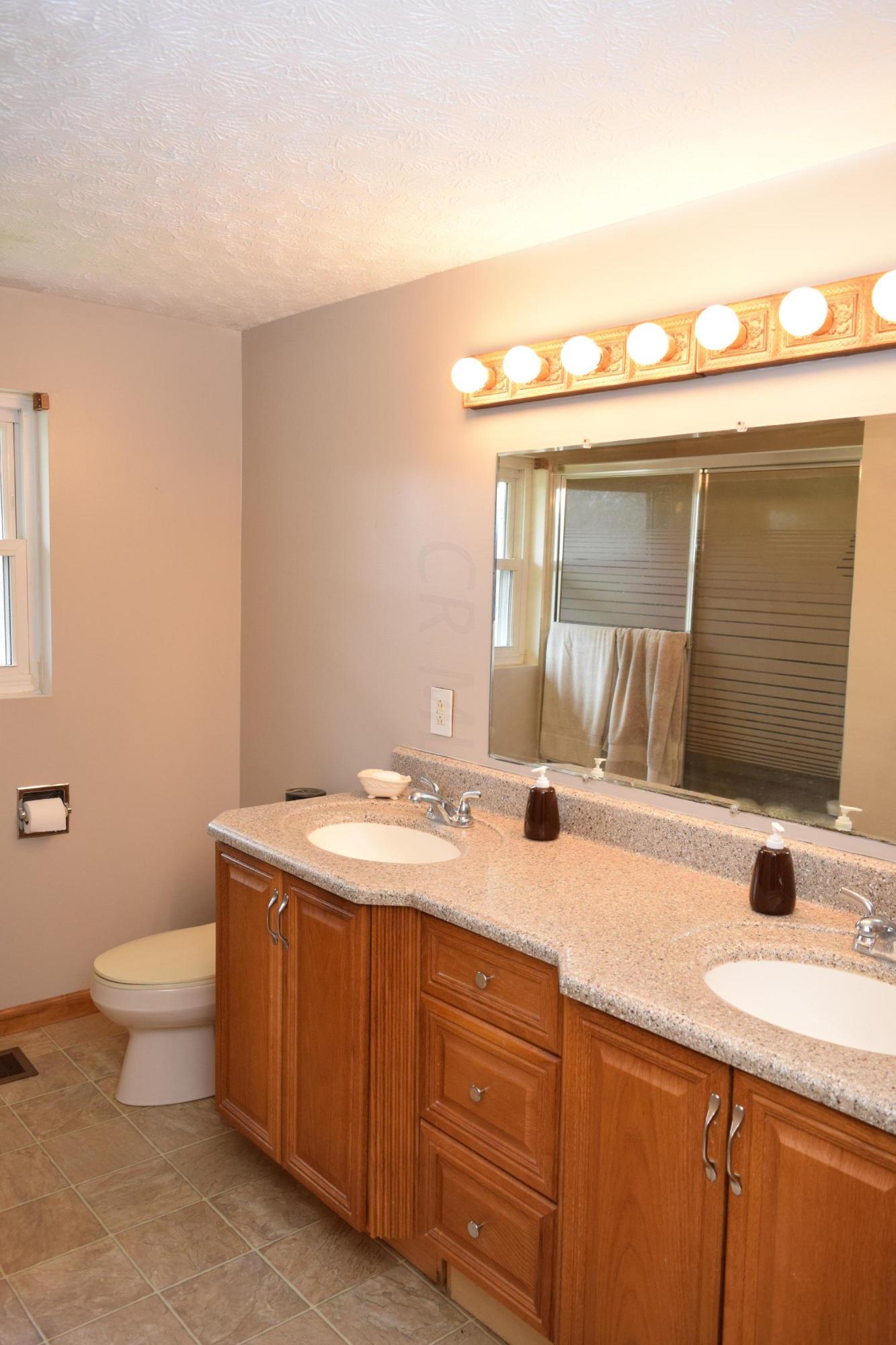 225 Hamburg Road Southwest Lancaster, OH 43130 - Photo 13 of 28 Gallery Image 13
