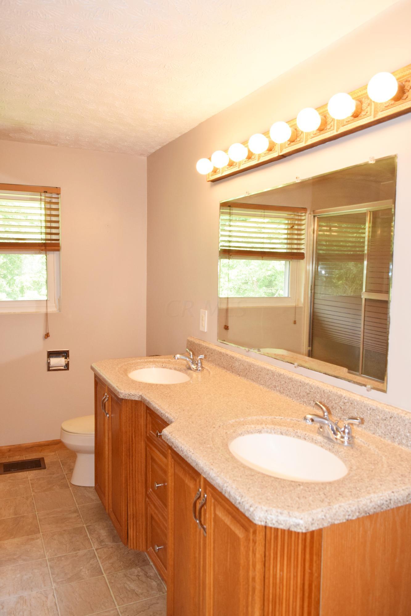 225 Hamburg Road Southwest Lancaster, OH 43130 - Photo 14 of 28 Gallery Image 14