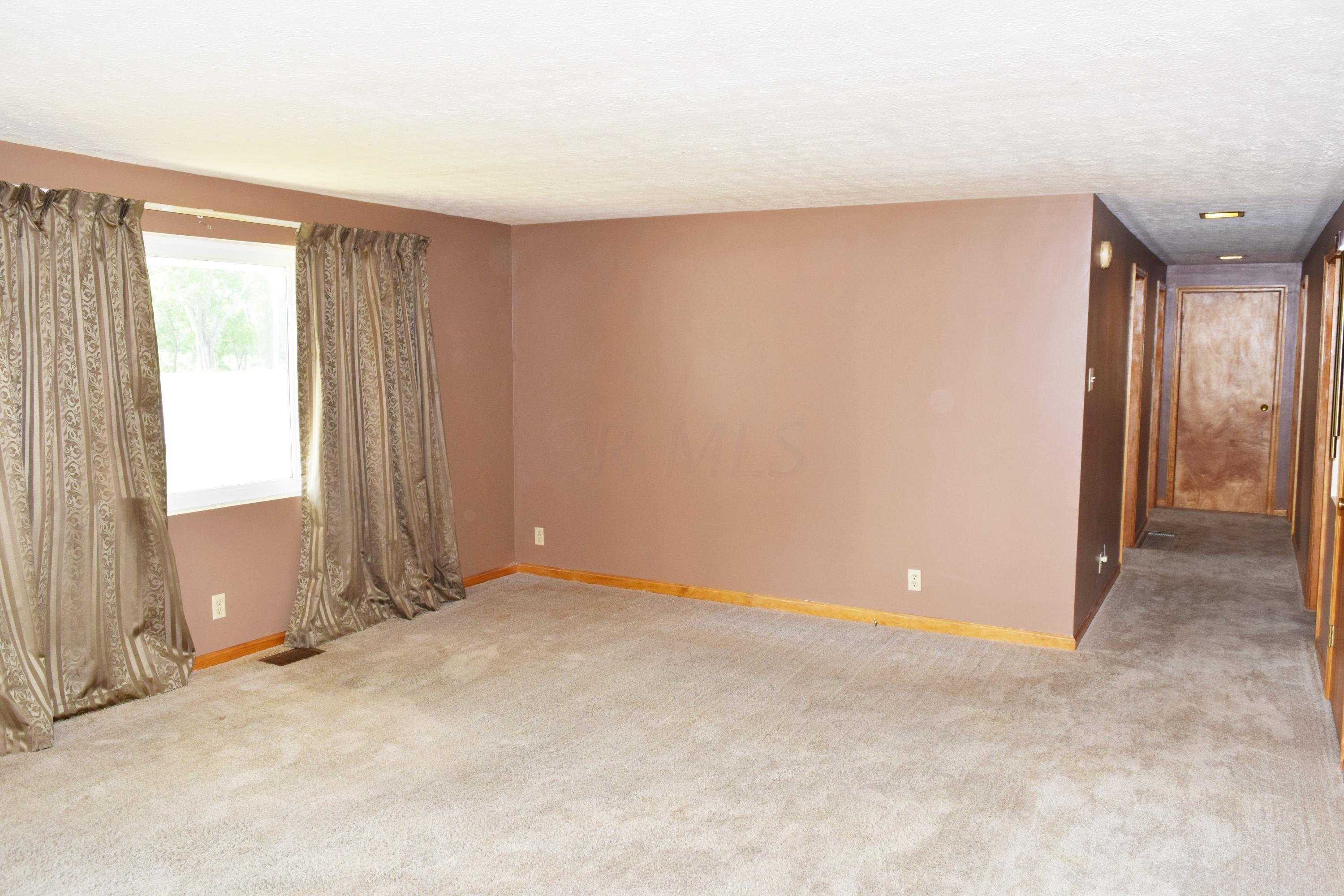225 Hamburg Road Southwest Lancaster, OH 43130 - Photo 8 of 28 Gallery Image 8