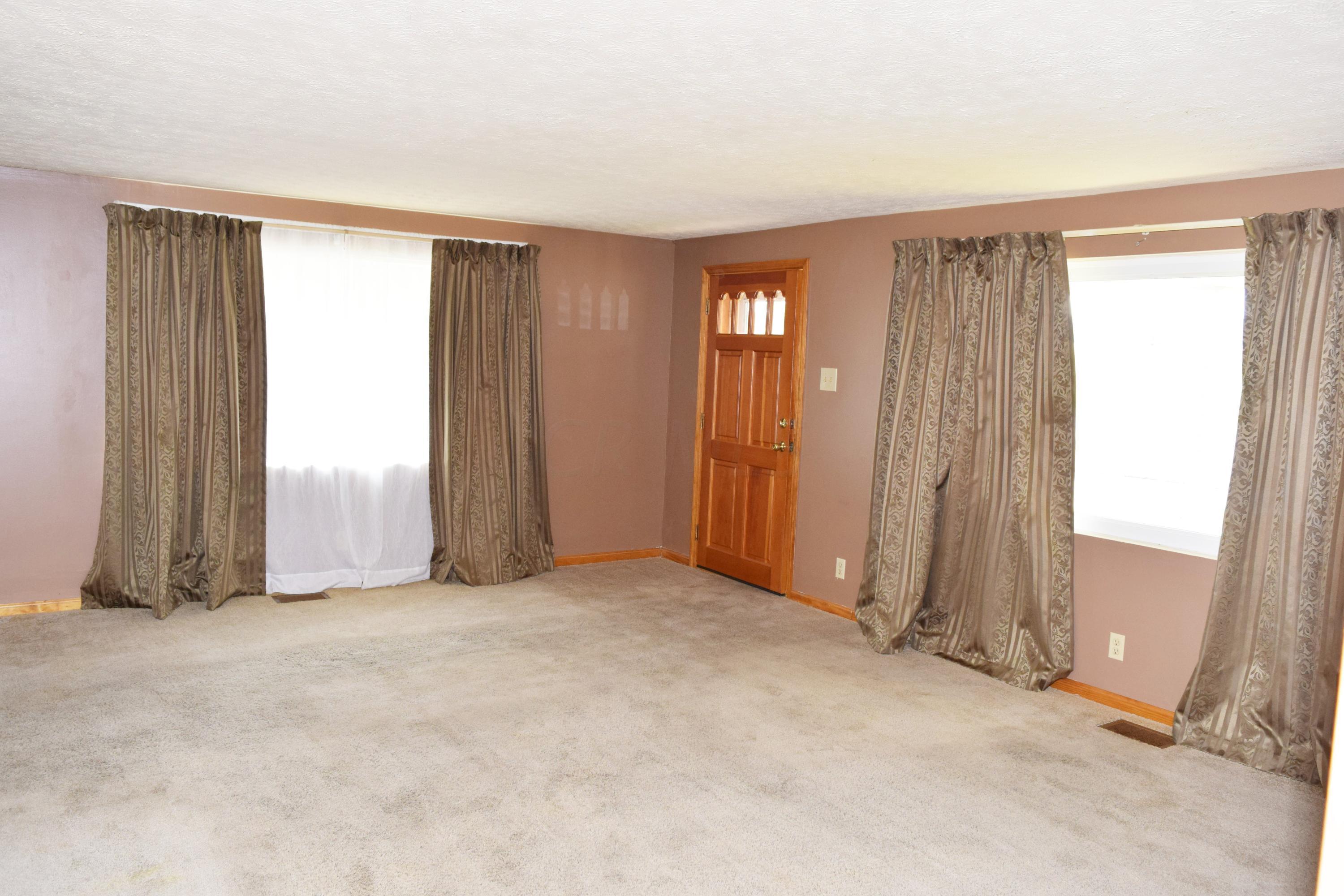 225 Hamburg Road Southwest Lancaster, OH 43130 - Photo 9 of 28 Gallery Image 9