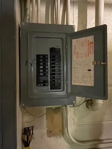 $500,000 | 1800 Dearborn Street, Crest Hill, IL 60403