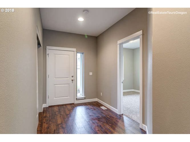 564 East Elm Loop Gervais, OR 97026 - Photo 4 of 32 Gallery Image 4