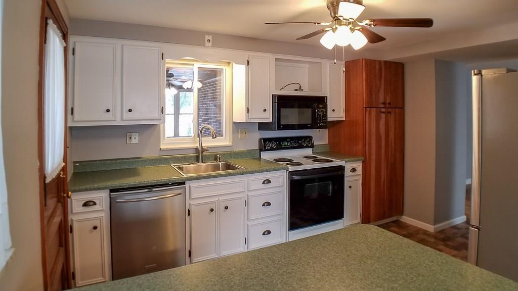 1097 Harding Street Bridgeville, PA 15017 - Photo 6 of 24 Kitchen
