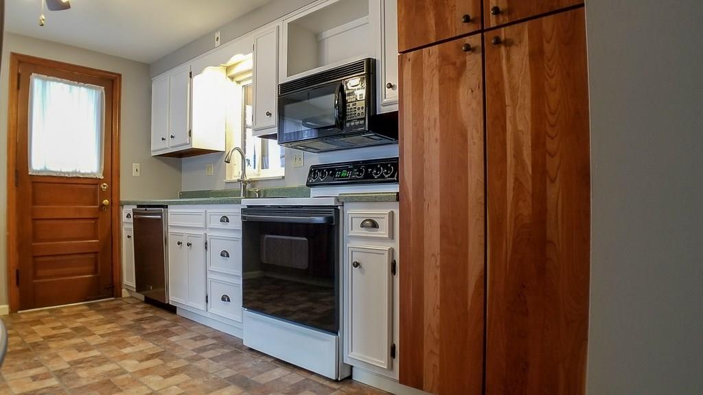 1097 Harding Street Bridgeville, PA 15017 - Photo 7 of 24 Kitchen