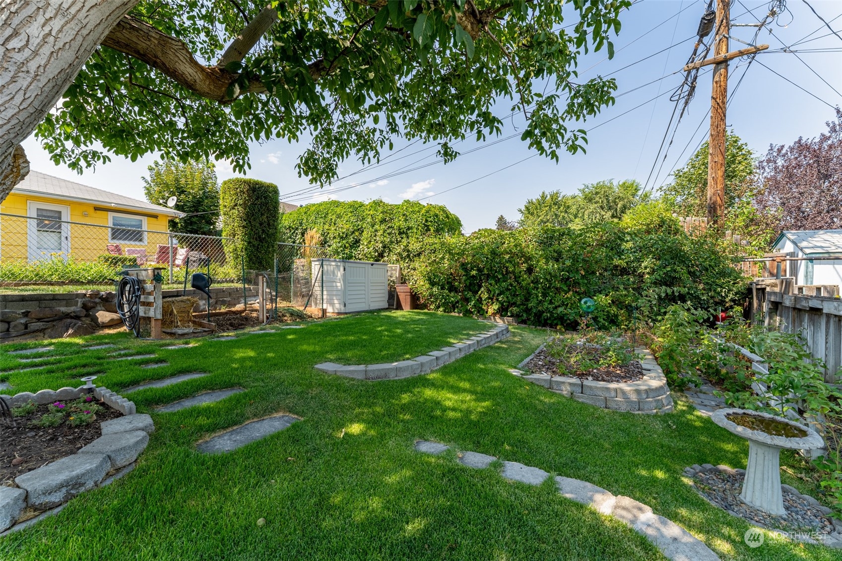 210 Mocliff Road Ephrata, WA 98823 - Photo 23 of 25 a view of backyard of house with green space