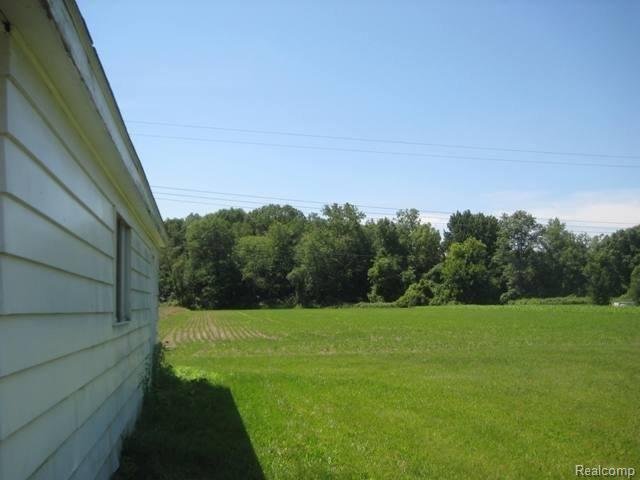 31945 Sibley Road Romulus, MI 48174 - Photo 19 of 19 BY GARAGE.JPG