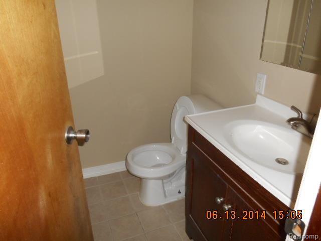 31870 Hayes Road Fraser, MI 48026 - Photo 6 of 13 DSCN4445.jpg