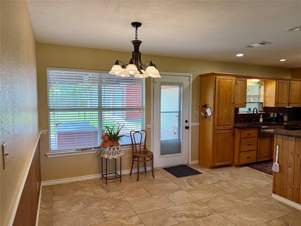 107 Ridgeview Whitney, TX 76692 - Photo 8 of 37 Gallery Image 8