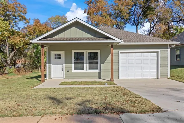 $1,725 | 223 West Walker Street, Denison, TX 75020