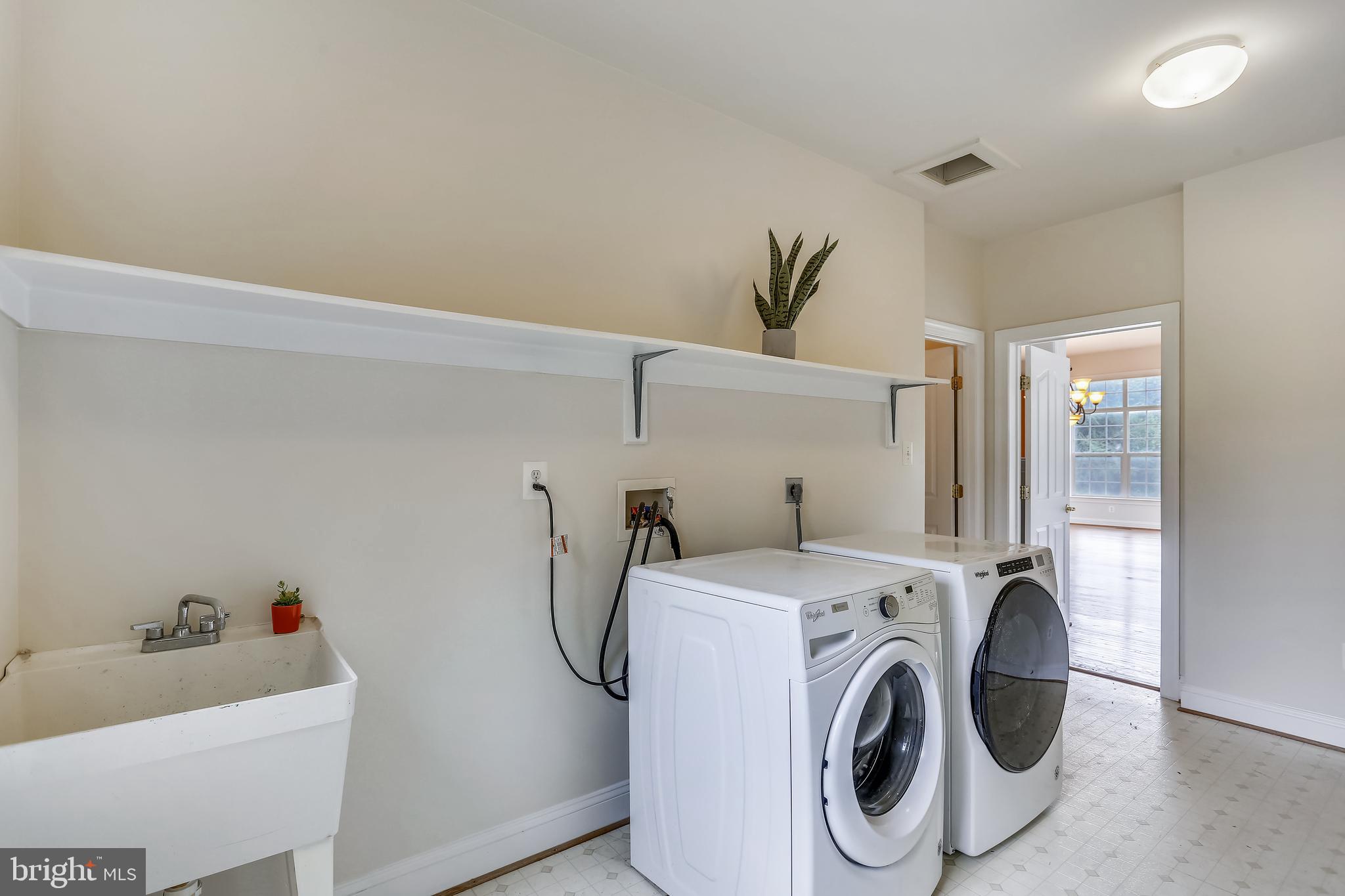 22401 Goshen School Road Laytonsville, MD 20882 - Photo 44 of 122 laundry room