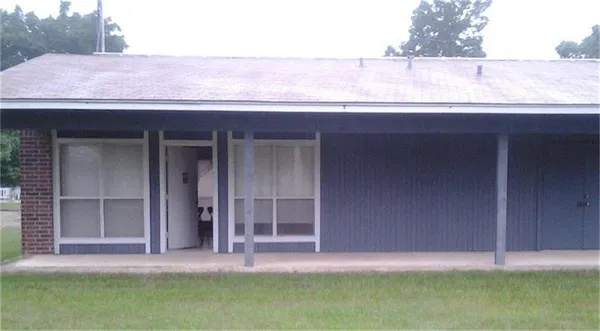a view of outdoor space yard and porch