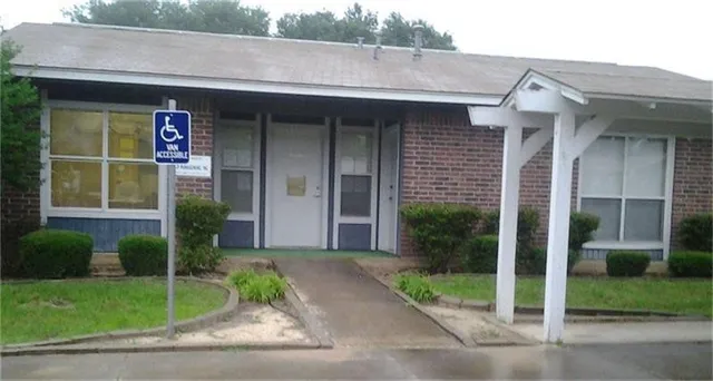 $623 | 700 West Broad Street, Linden, TX 75563