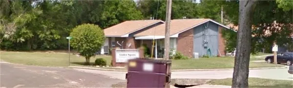 a view of a house with backyard and tree
