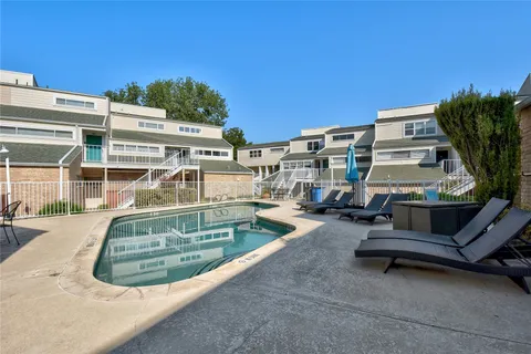 $2,250 | 1818 South Lakeshore Boulevard, Unit 30, Austin, TX 78741