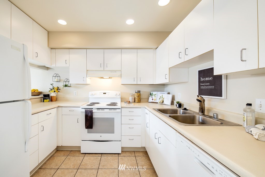 3321 South Mead Street Seattle, WA 98118 - Photo 5 of 14