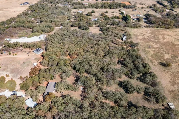 a view of a dry yard