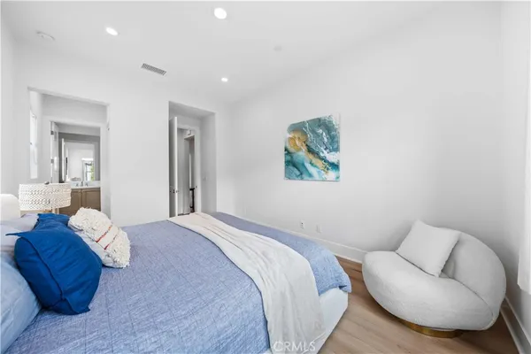 $3,298,000 | 63 Longchamp, Irvine, CA 92602