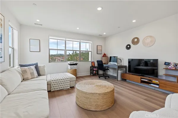 $3,298,000 | 63 Longchamp, Irvine, CA 92602