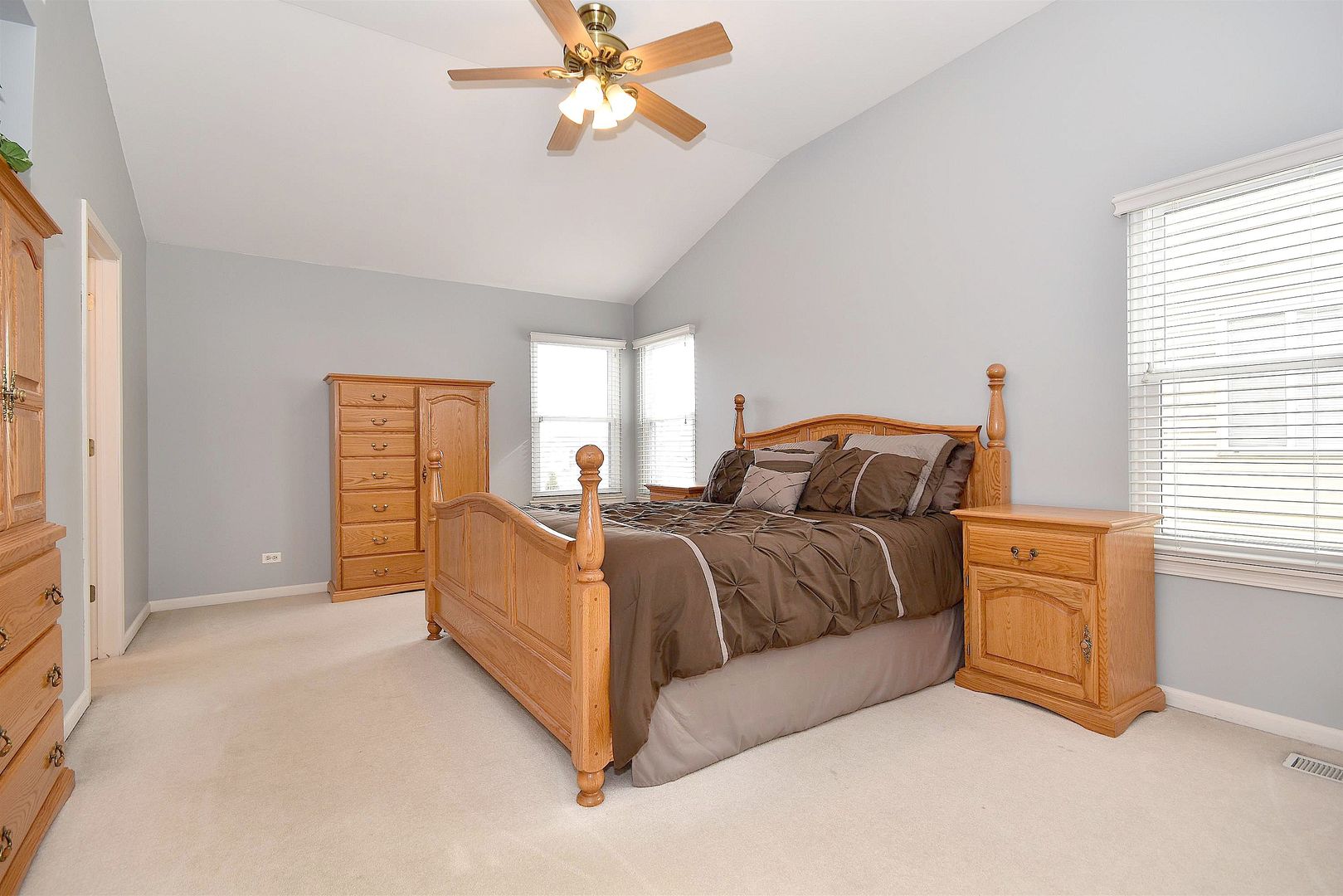 6830 Highgate Road Carpentersville, IL 60110 - Photo 11 of 25 Gallery Image 11